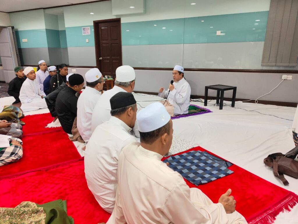Solat berjemaah dan tazkirah oleh tn Guru